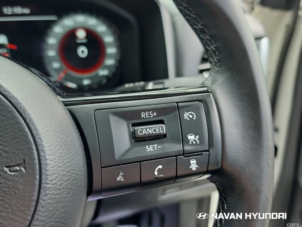Nissan Qashqai MPV, Petrol, 2025, White