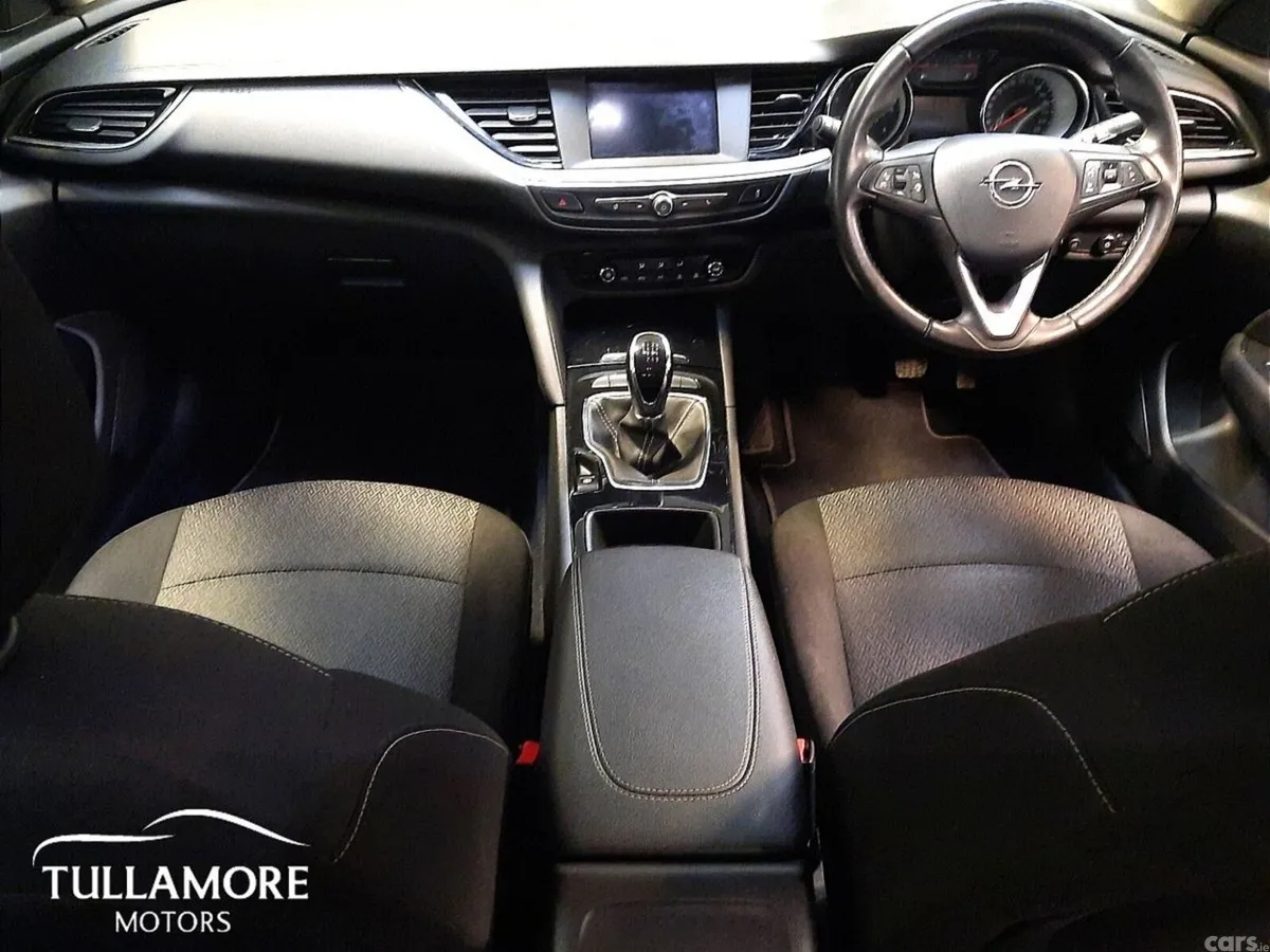 Opel Insignia Hatchback, Diesel, 2018, Grey