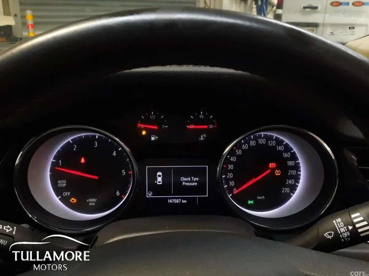 Opel Insignia Hatchback, Diesel, 2018, Grey