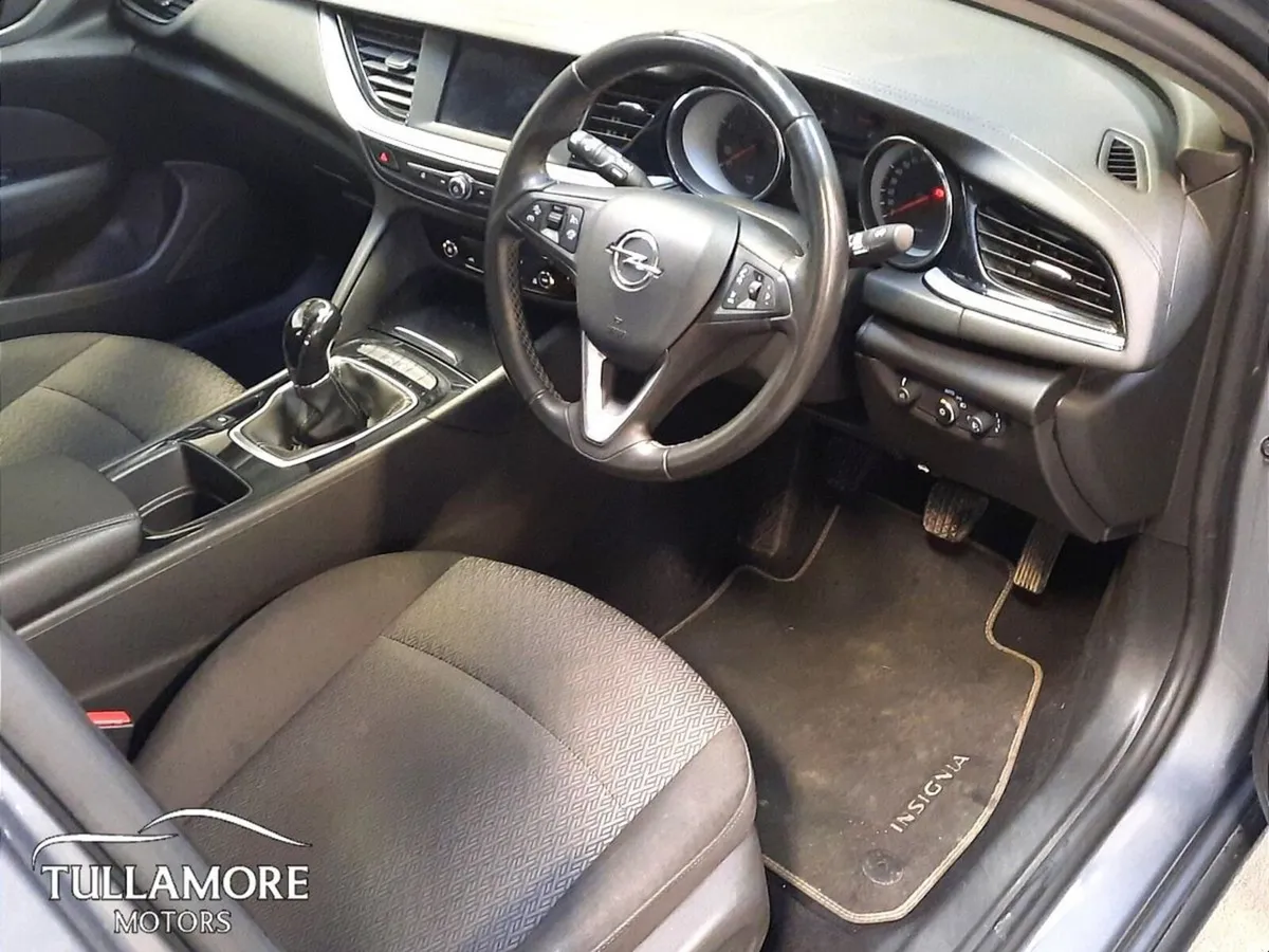Opel Insignia Hatchback, Diesel, 2018, Grey