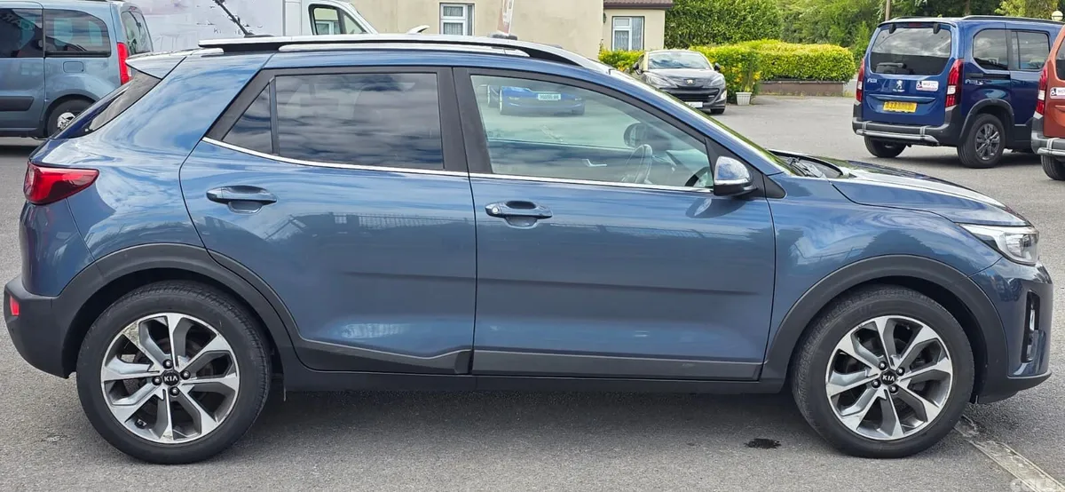 Kia Stonic Estate/Jeep, Petrol, 2018, Blue