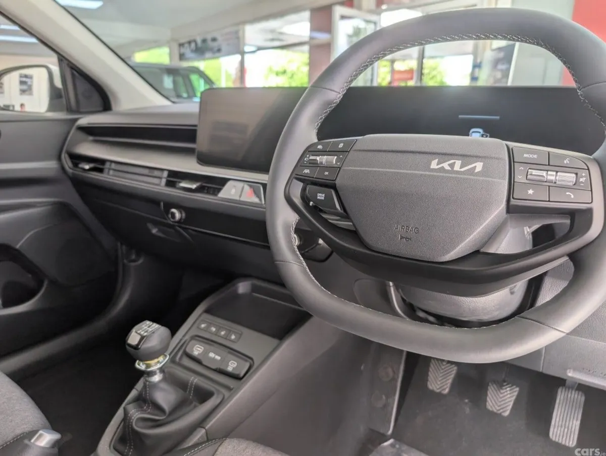 Kia Stonic Estate, Petrol, 2026, White