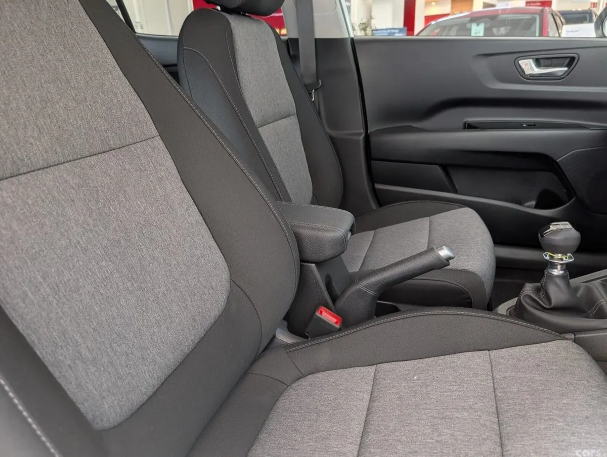 Kia Stonic Estate, Petrol, 2026, White