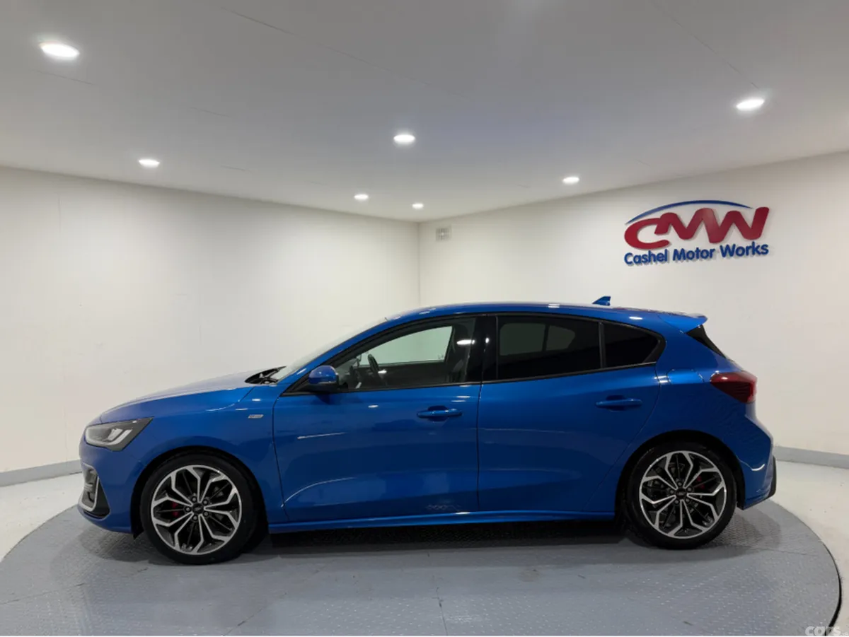 Ford Focus Hatchback, Diesel, 2023, Blue
