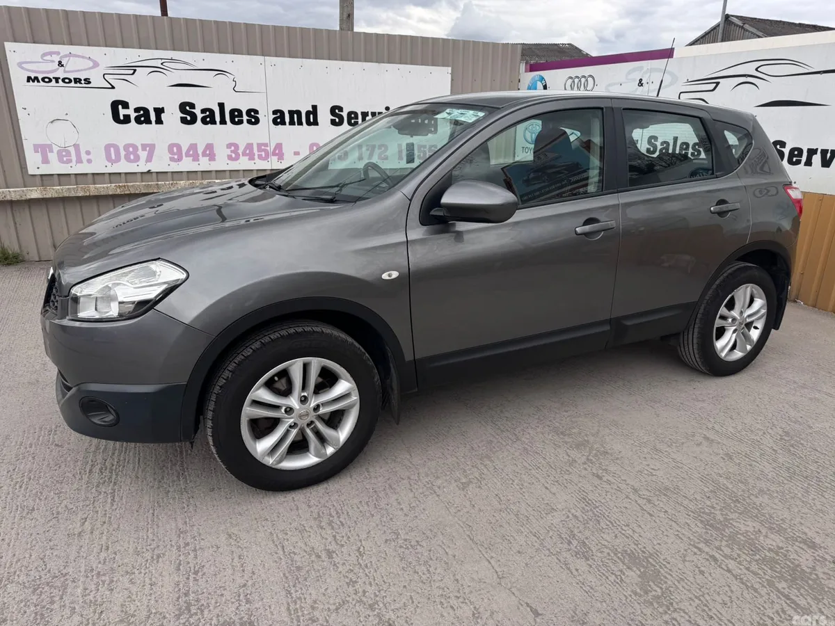 Nissan Qashqai Hatchback, Diesel, 2013, Grey