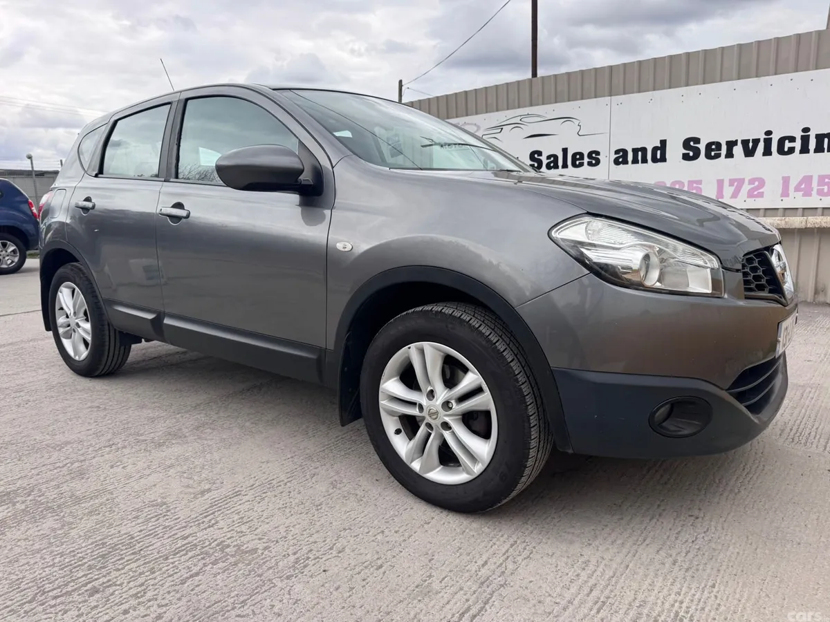 Nissan Qashqai Hatchback, Diesel, 2013, Grey