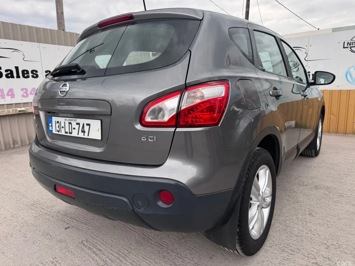 Nissan Qashqai Hatchback, Diesel, 2013, Grey