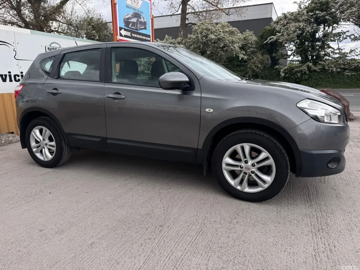 Nissan Qashqai Hatchback, Diesel, 2013, Grey