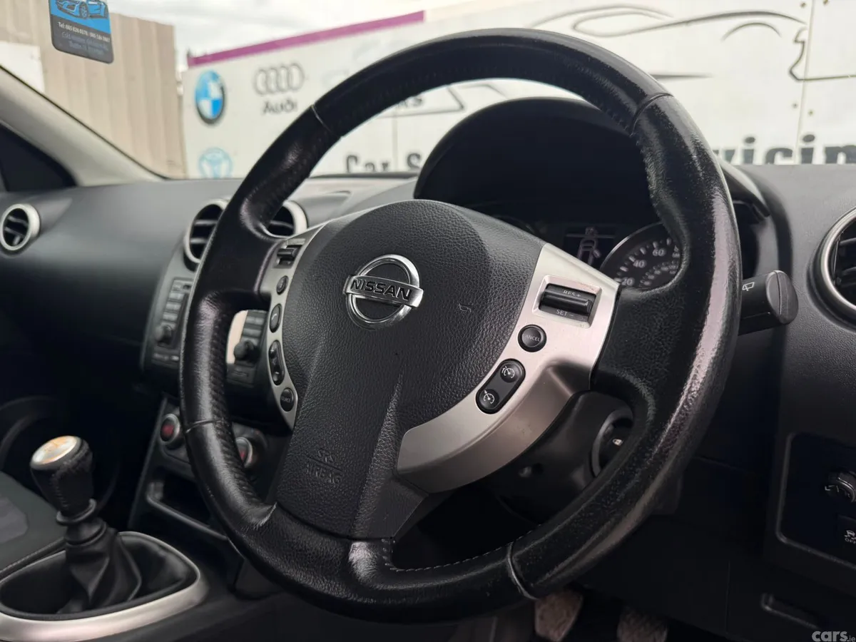 Nissan Qashqai Hatchback, Diesel, 2013, Grey