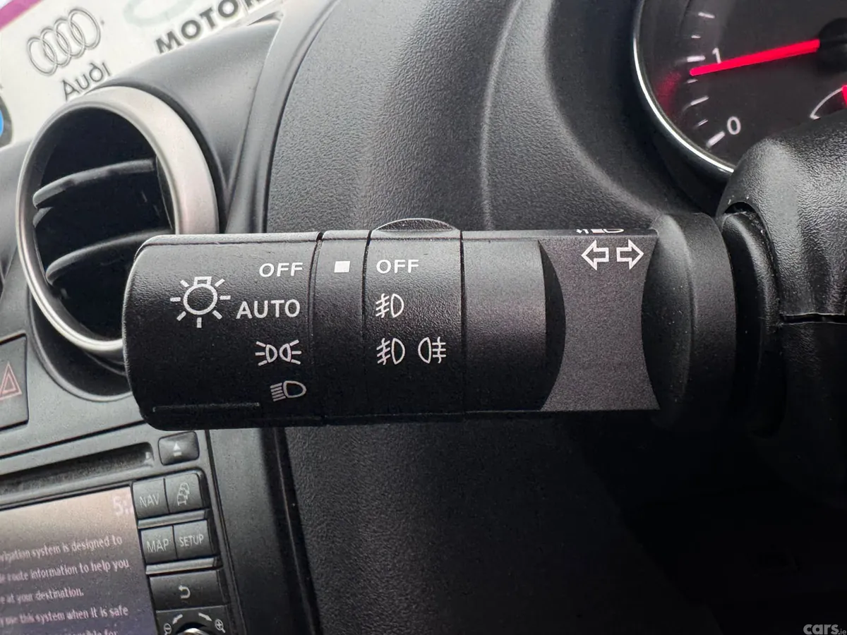 Nissan Qashqai Hatchback, Diesel, 2013, Grey