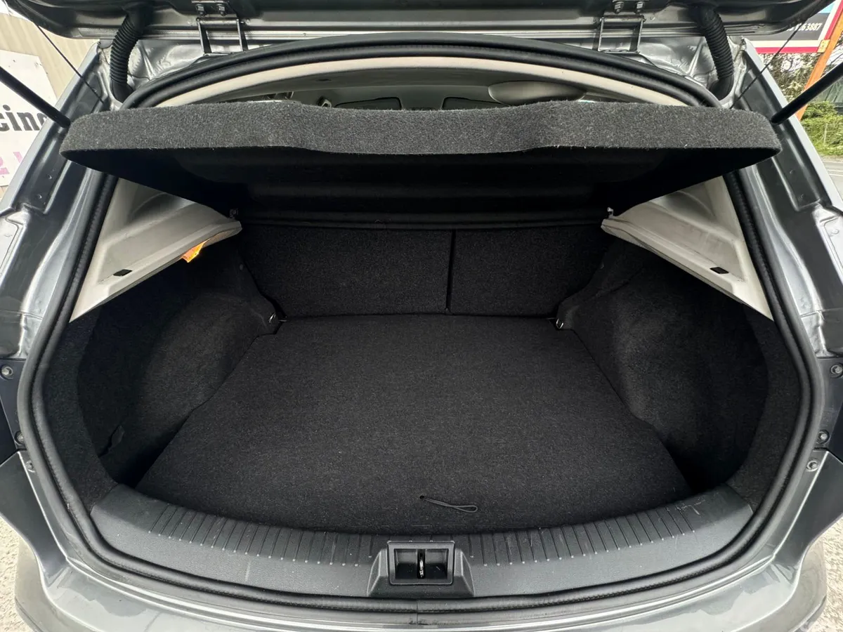 Nissan Qashqai Hatchback, Diesel, 2013, Grey