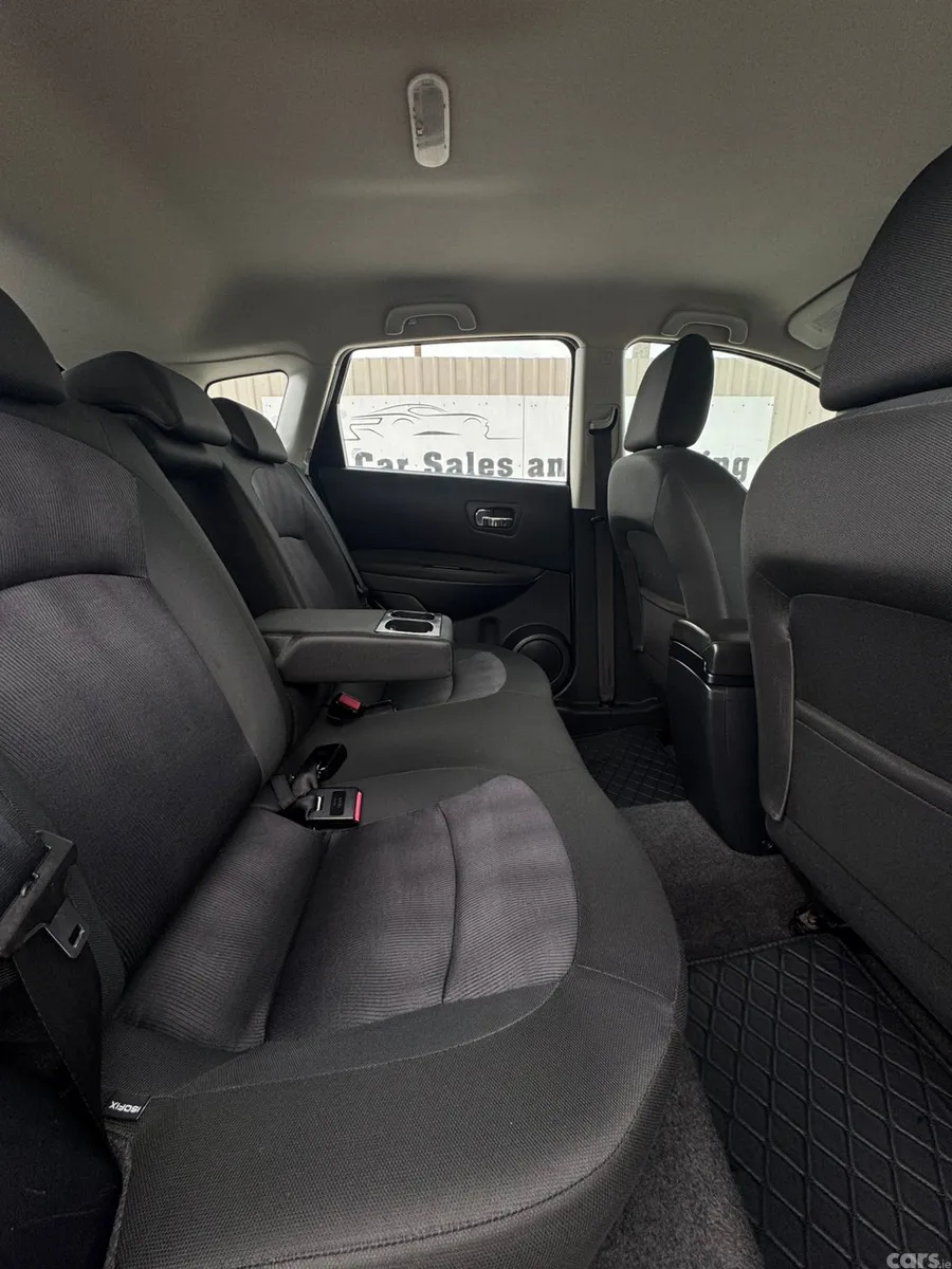 Nissan Qashqai Hatchback, Diesel, 2013, Grey