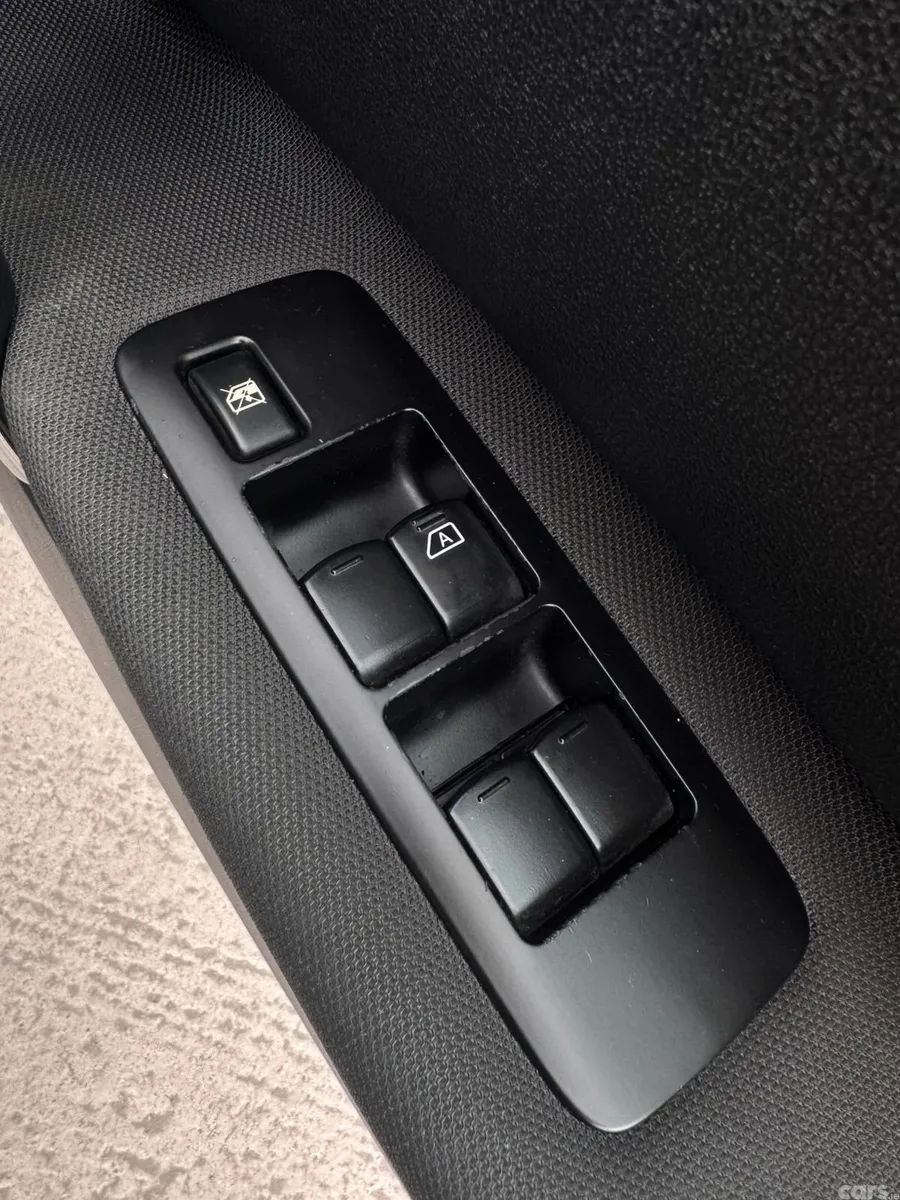 Nissan Qashqai Hatchback, Diesel, 2013, Grey