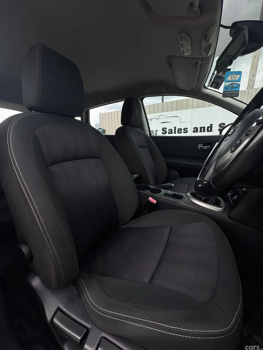 Nissan Qashqai Hatchback, Diesel, 2013, Grey