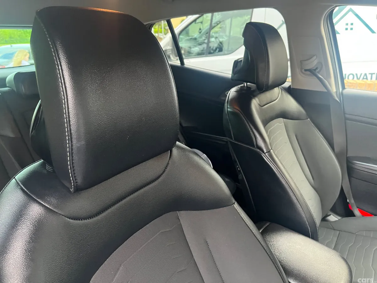 Kia Sportage SUV, Diesel Hybrid, 2023, White