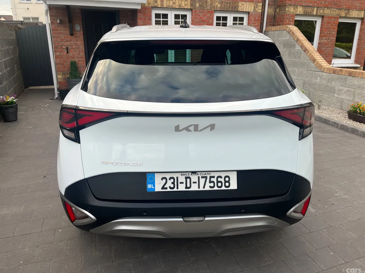 Kia Sportage SUV, Diesel Hybrid, 2023, White