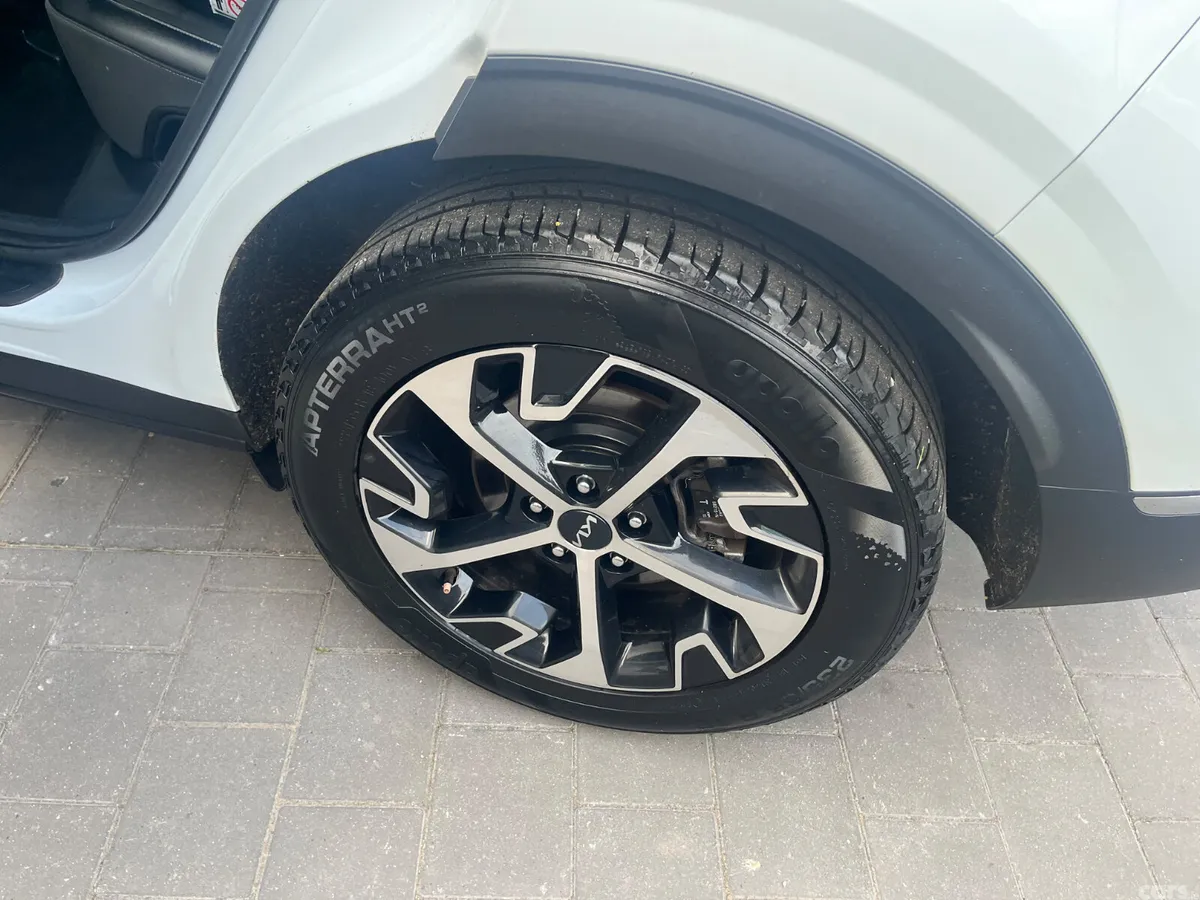 Kia Sportage SUV, Diesel Hybrid, 2023, White