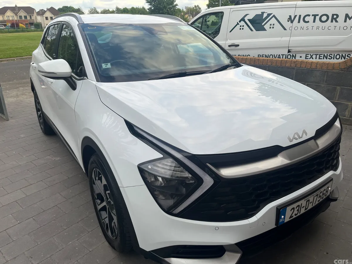 Kia Sportage SUV, Diesel Hybrid, 2023, White