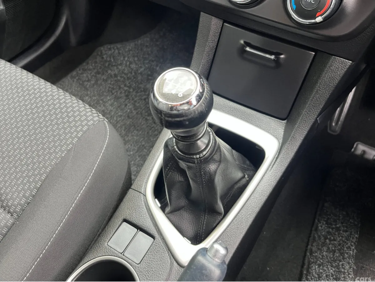 Toyota Corolla Saloon, Diesel, 2015, Bronze