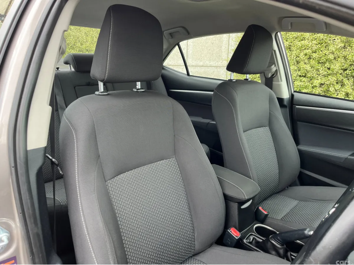 Toyota Corolla Saloon, Diesel, 2015, Bronze