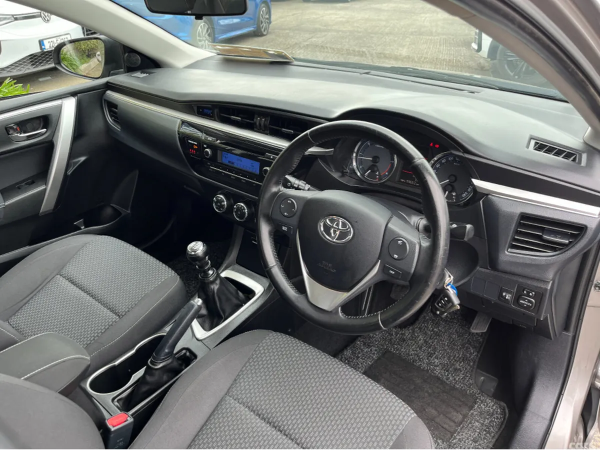 Toyota Corolla Saloon, Diesel, 2015, Bronze