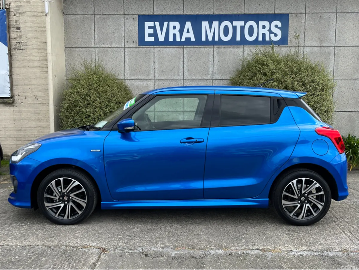 Suzuki Swift Hatchback, Petrol, 2022, Blue