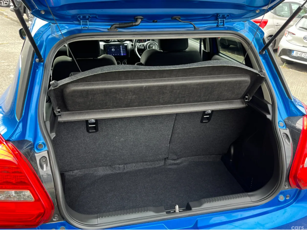 Suzuki Swift Hatchback, Petrol, 2022, Blue
