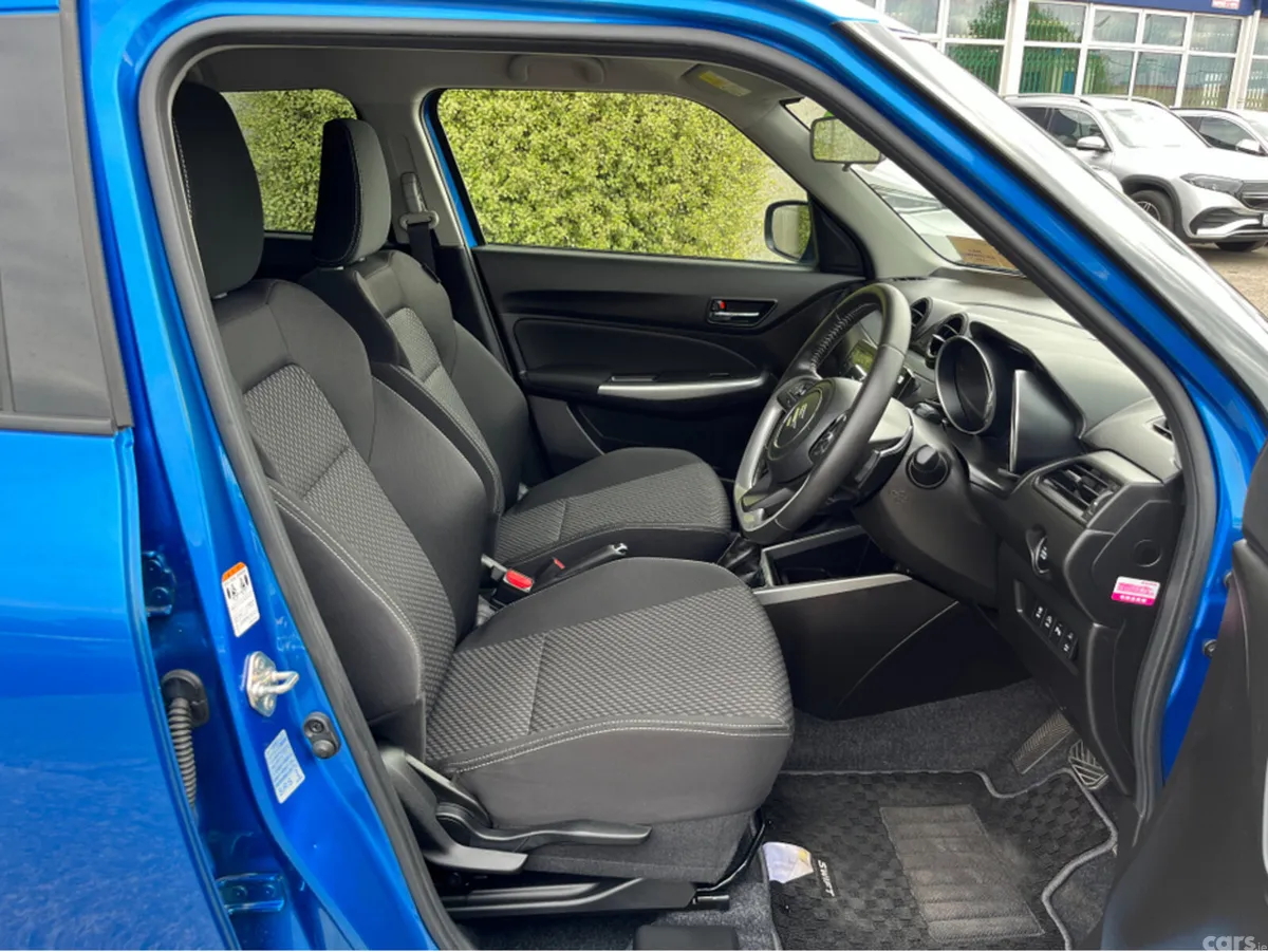 Suzuki Swift Hatchback, Petrol, 2022, Blue