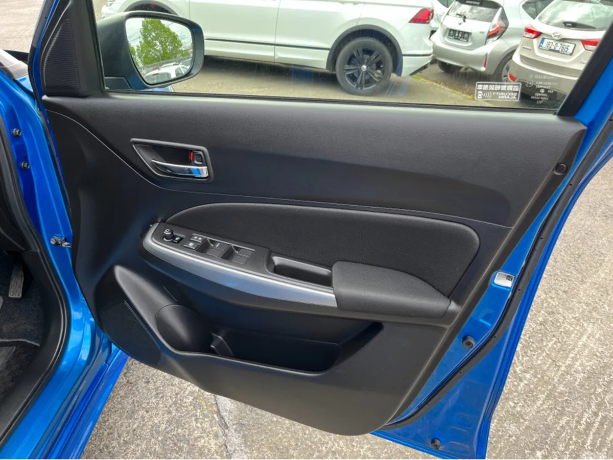 Suzuki Swift Hatchback, Petrol, 2022, Blue
