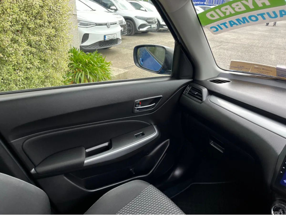 Suzuki Swift Hatchback, Petrol, 2022, Blue