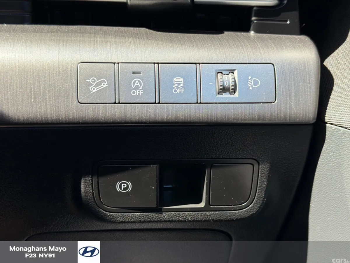 Hyundai KONA MPV, Petrol, 2024, White