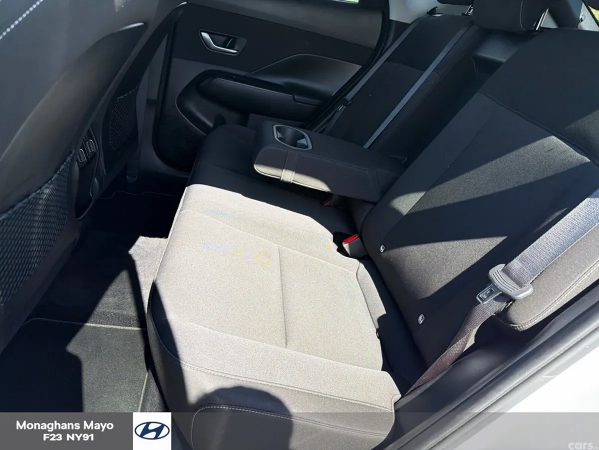 Hyundai KONA MPV, Petrol, 2024, White
