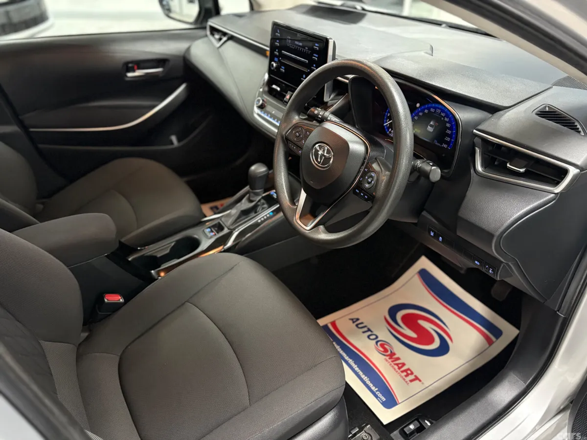 Toyota Corolla Saloon, Petrol Hybrid, 2019, Silver