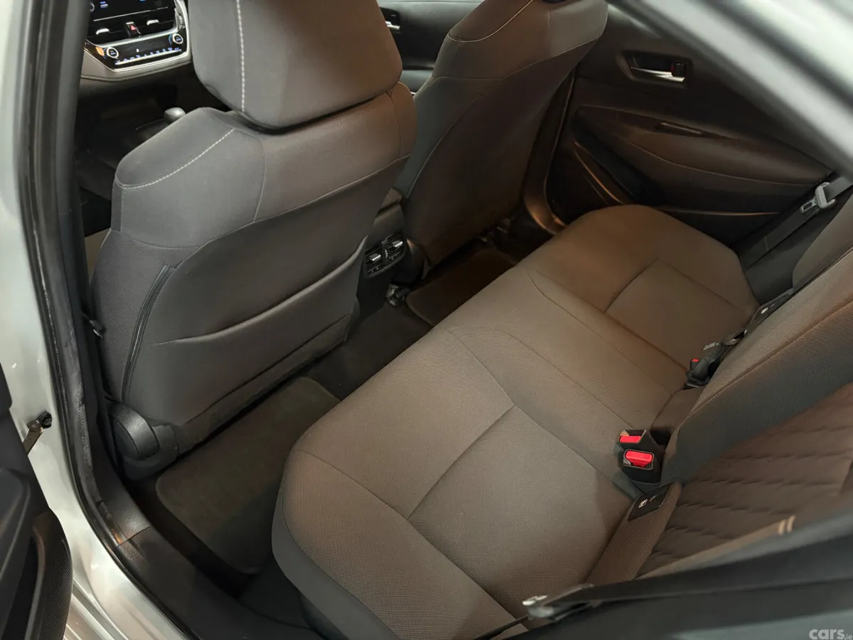 Toyota Corolla Saloon, Petrol Hybrid, 2019, Silver