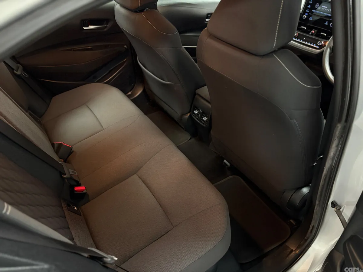 Toyota Corolla Saloon, Petrol Hybrid, 2019, Silver