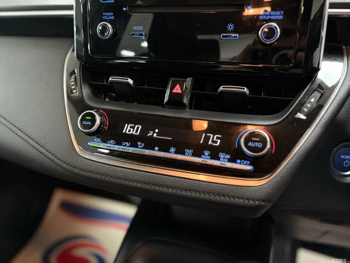 Toyota Corolla Saloon, Petrol Hybrid, 2019, Silver