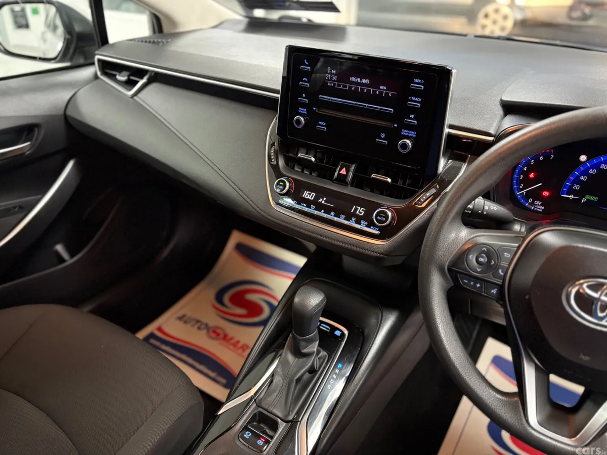 Toyota Corolla Saloon, Petrol Hybrid, 2019, Silver