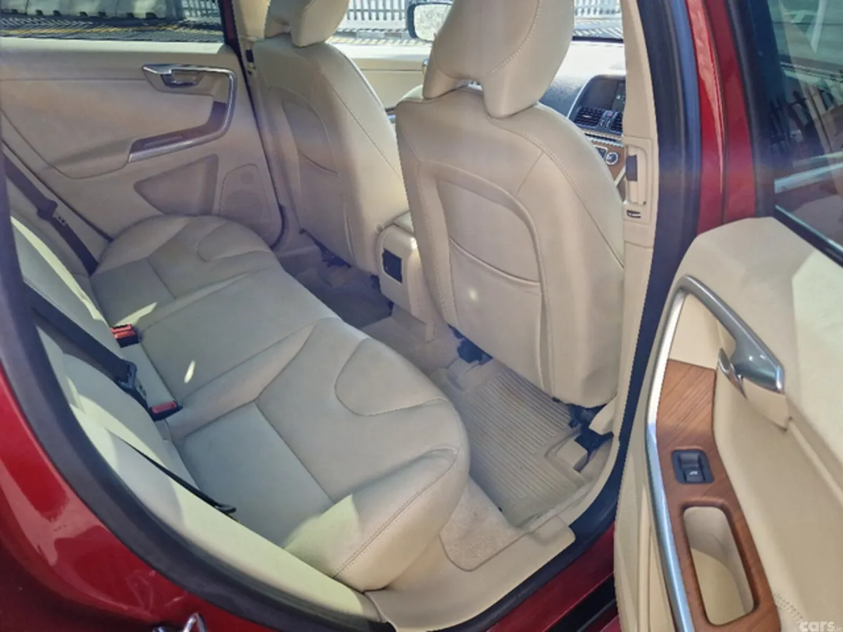 Volvo XC60 SUV, Diesel, 2017, Red