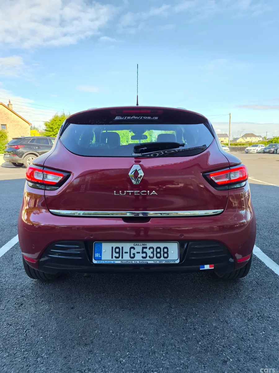 Renault Clio Hatchback, Petrol, 2019, Red