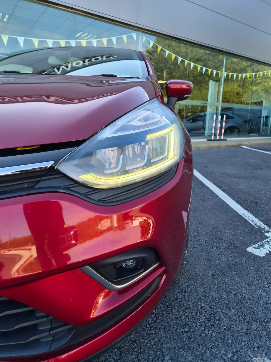 Renault Clio Hatchback, Petrol, 2019, Red