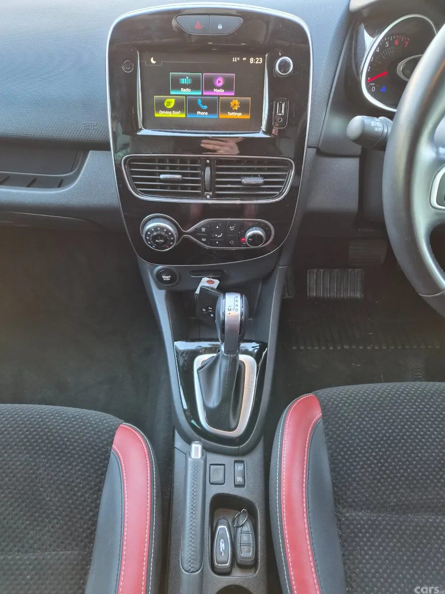Renault Clio Hatchback, Petrol, 2019, Red