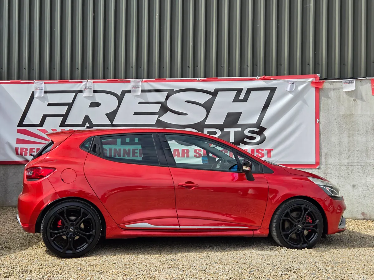 Renault Clio Hatchback, Petrol, 2014, Red