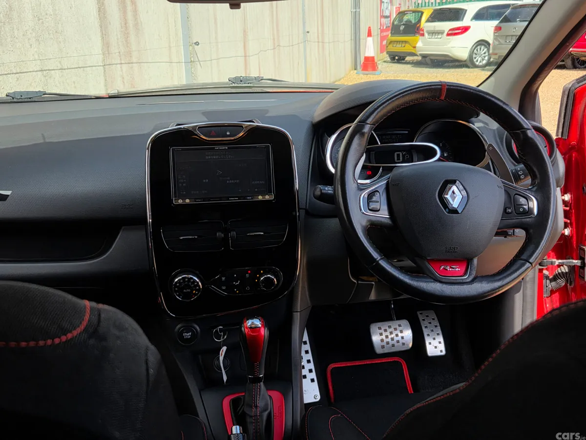 Renault Clio Hatchback, Petrol, 2014, Red