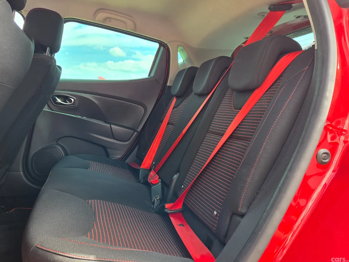 Renault Clio Hatchback, Petrol, 2014, Red