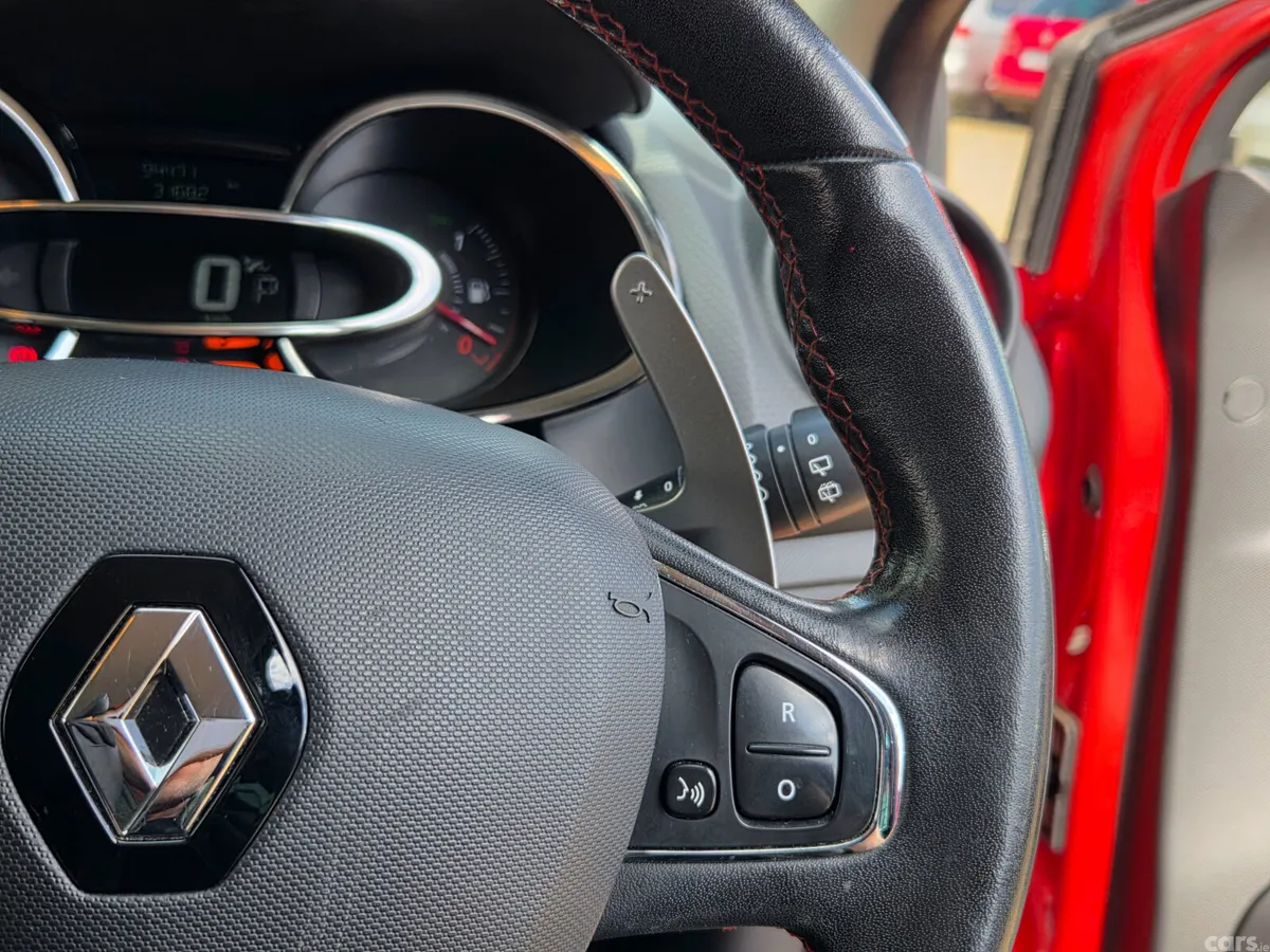 Renault Clio Hatchback, Petrol, 2014, Red