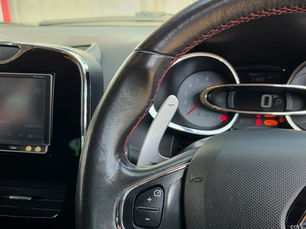 Renault Clio Hatchback, Petrol, 2014, Red