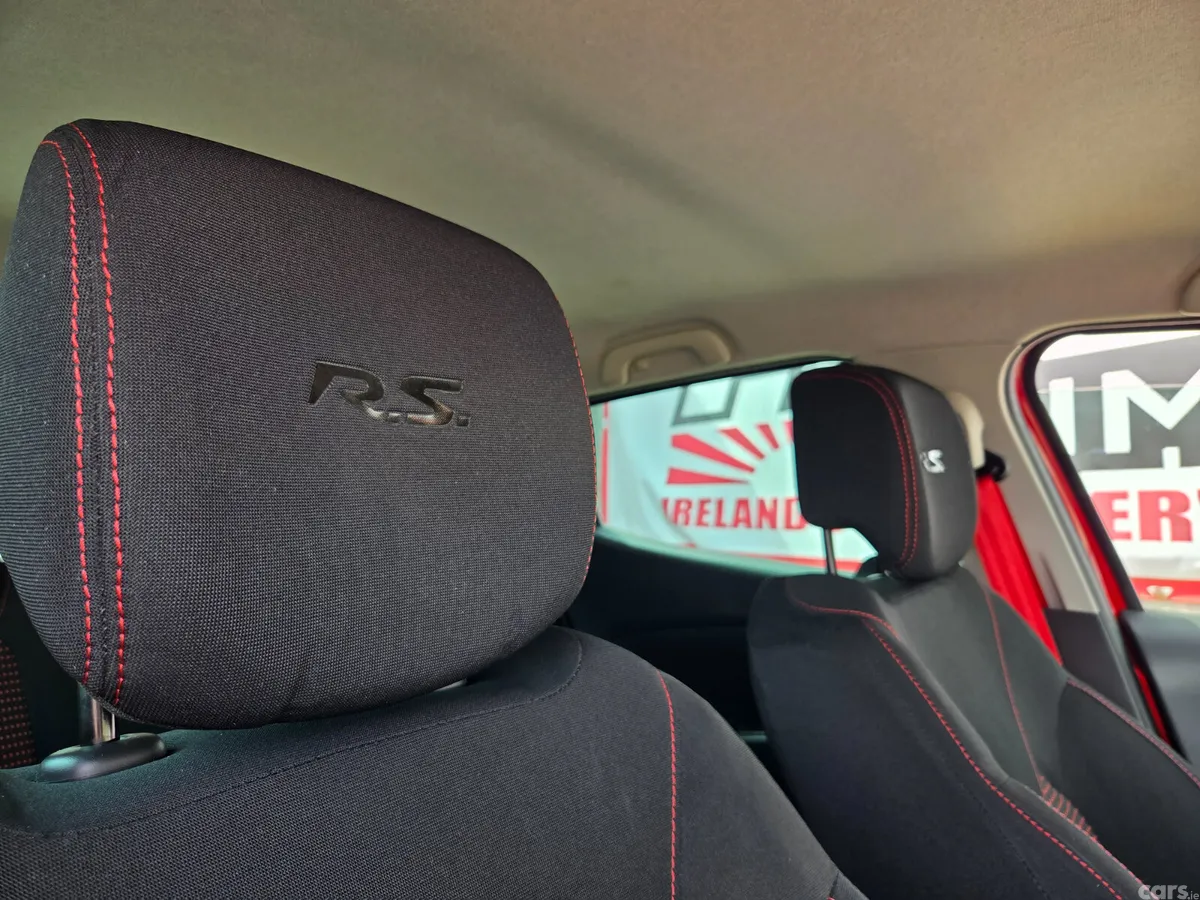 Renault Clio Hatchback, Petrol, 2014, Red