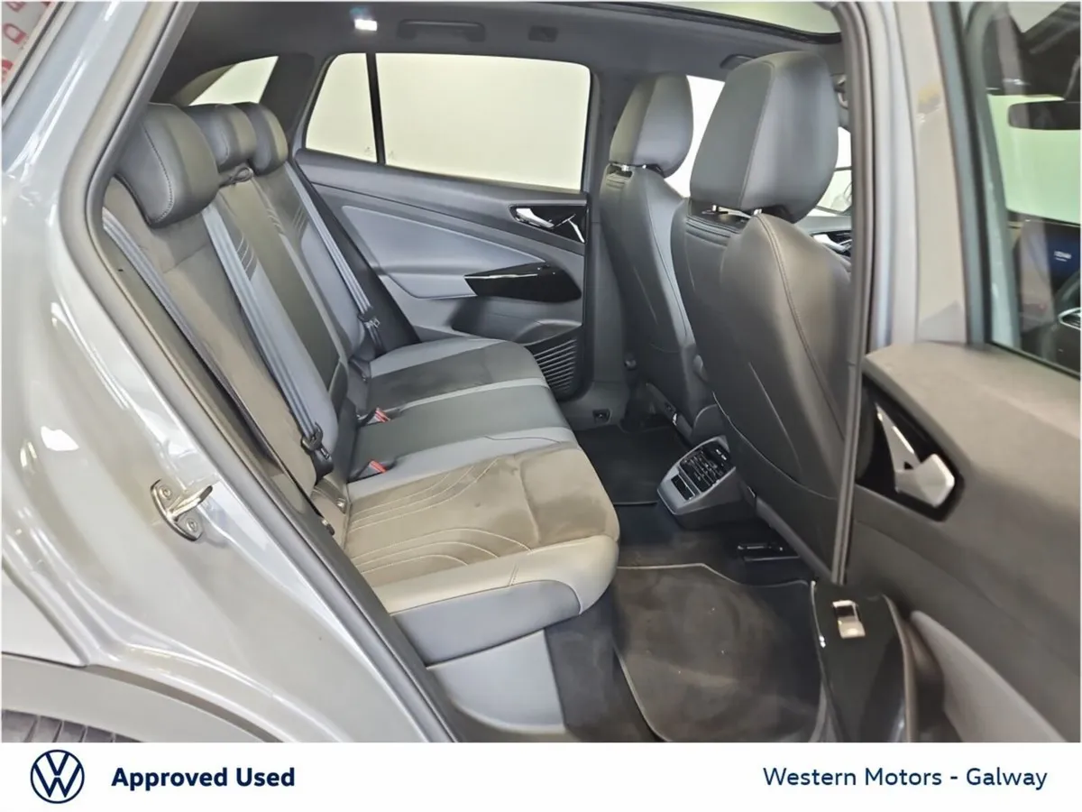 Volkswagen ID.4 SUV, Electric, 2025, Silver