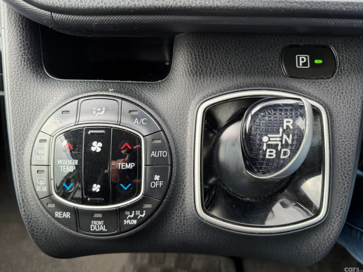 Toyota Voxy MPV, Petrol Hybrid, 2016, White