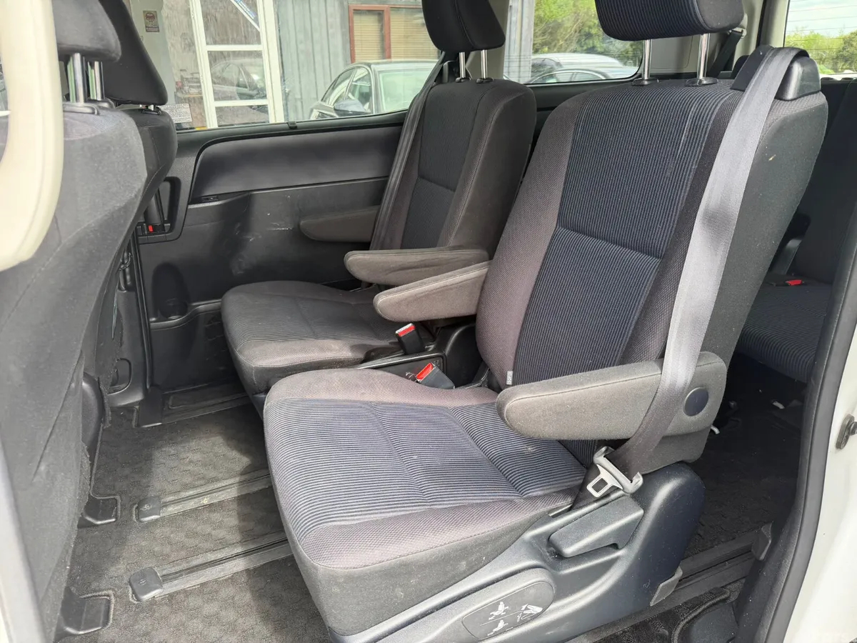 Toyota Voxy MPV, Petrol Hybrid, 2016, White